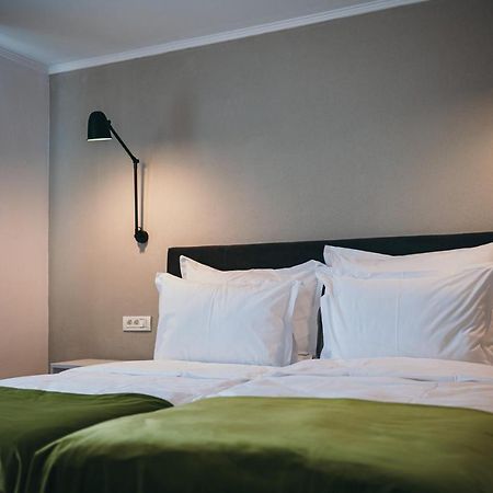 Nest Guesthouse Дробета-Турну Северин Екстериор снимка