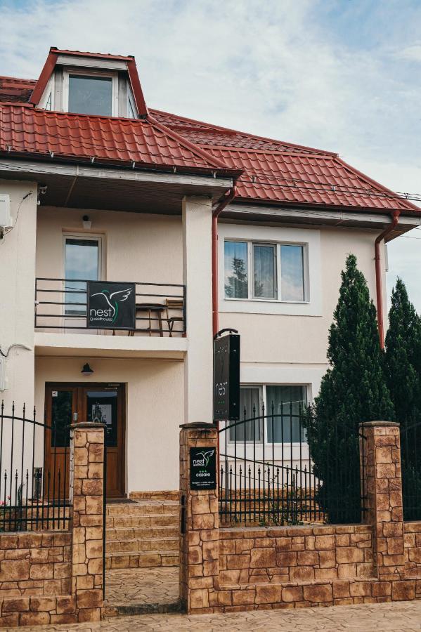 Nest Guesthouse Дробета-Турну Северин Екстериор снимка