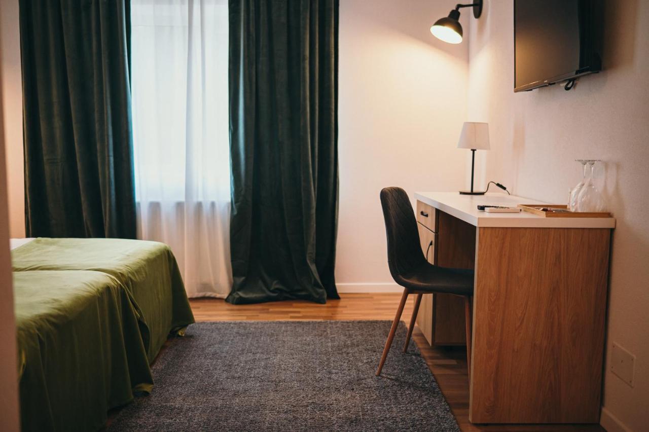 Nest Guesthouse Дробета-Турну Северин Екстериор снимка