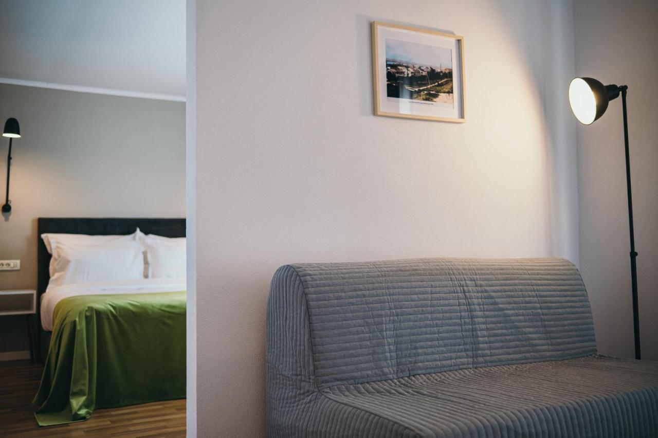 Nest Guesthouse Дробета-Турну Северин Екстериор снимка