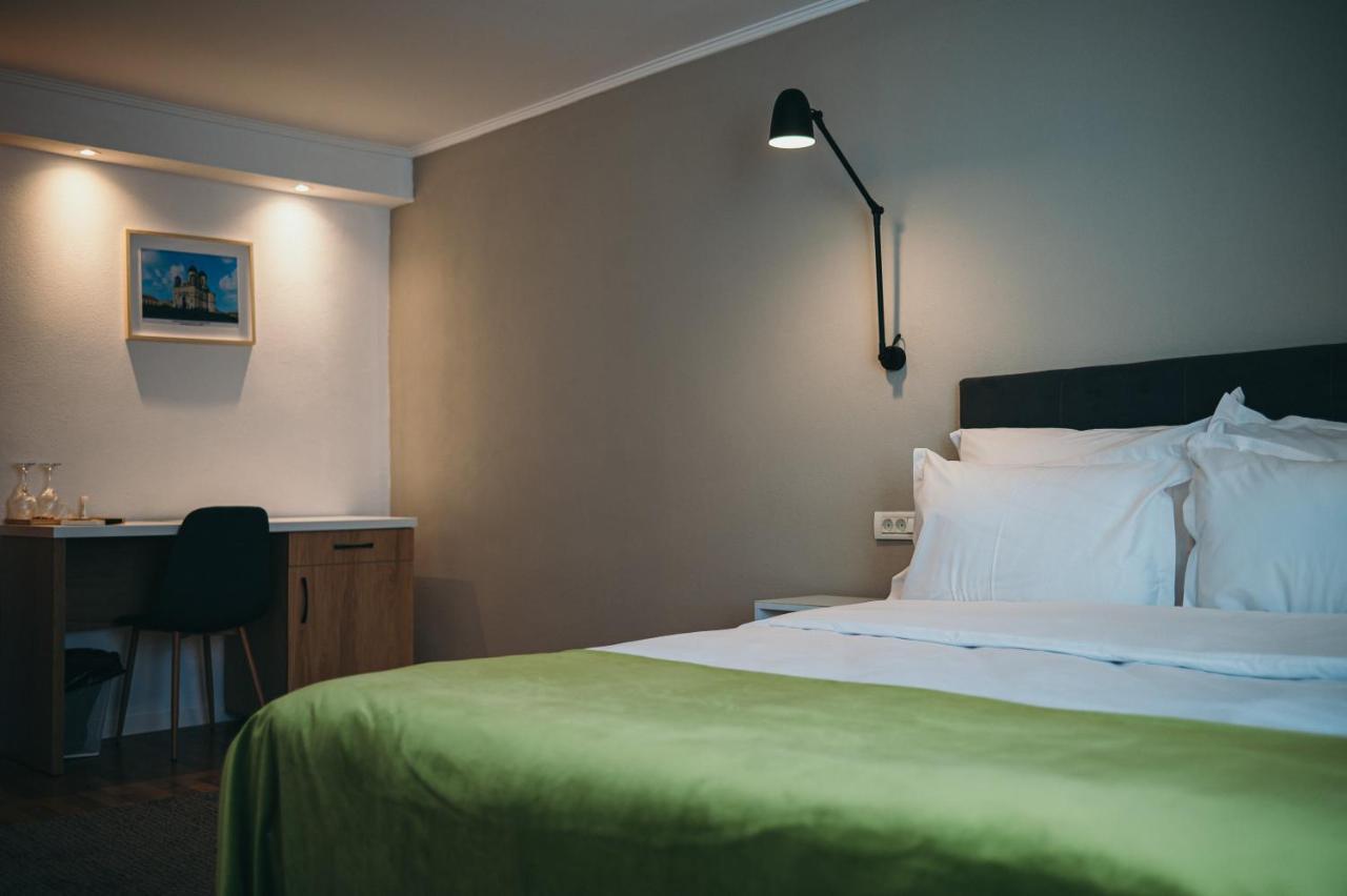 Nest Guesthouse Дробета-Турну Северин Екстериор снимка
