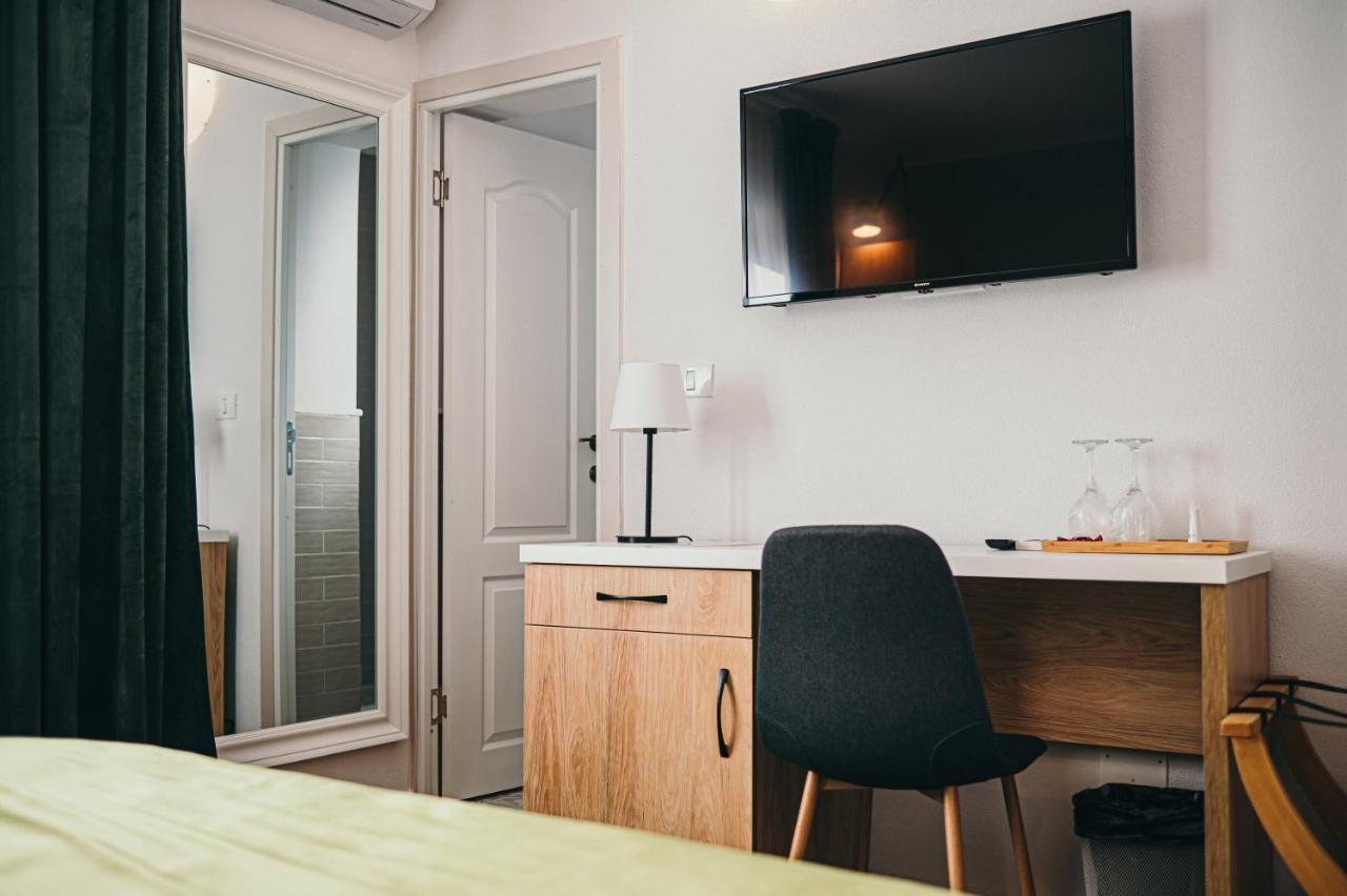 Nest Guesthouse Дробета-Турну Северин Екстериор снимка