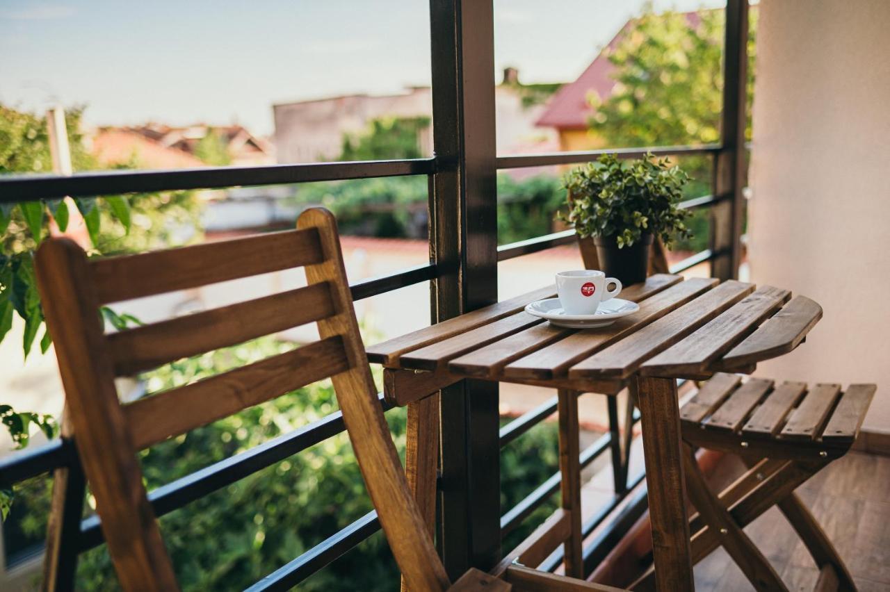 Nest Guesthouse Дробета-Турну Северин Екстериор снимка