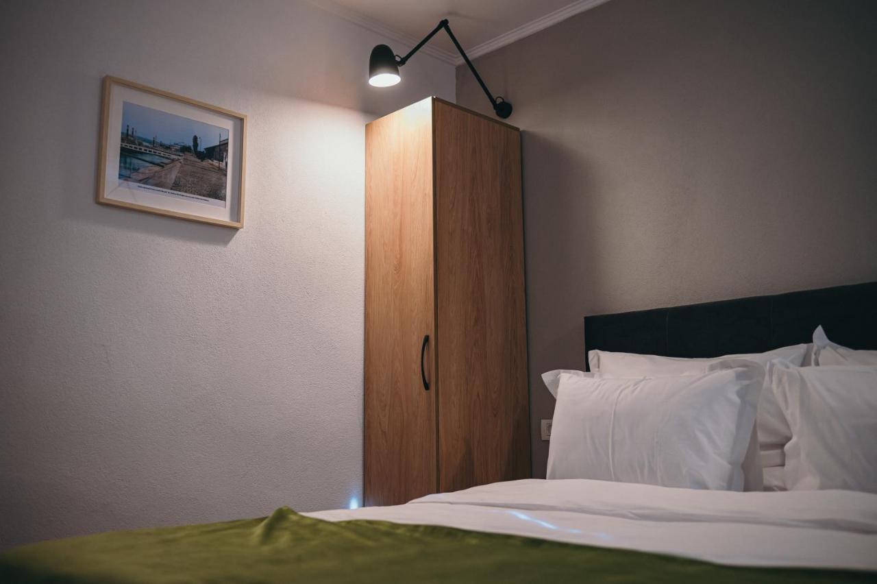 Nest Guesthouse Дробета-Турну Северин Екстериор снимка