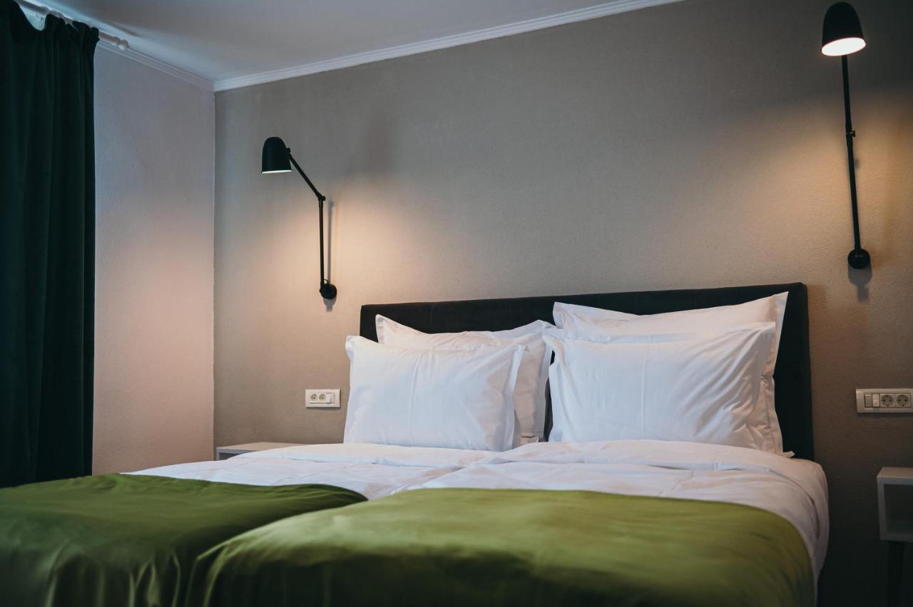Nest Guesthouse Дробета-Турну Северин Екстериор снимка